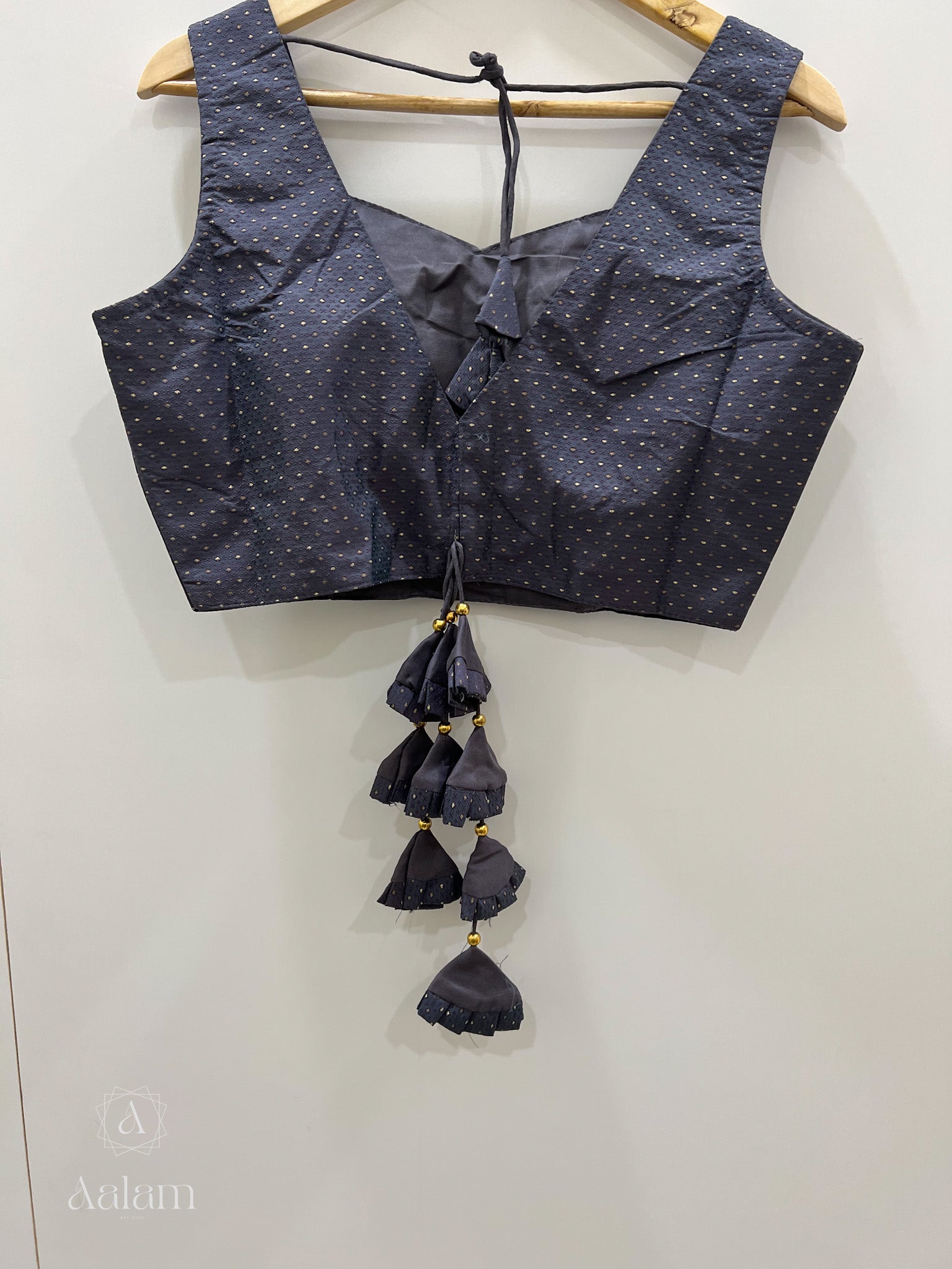 Jacquard Banarasi Sleevless Blouse - Grey